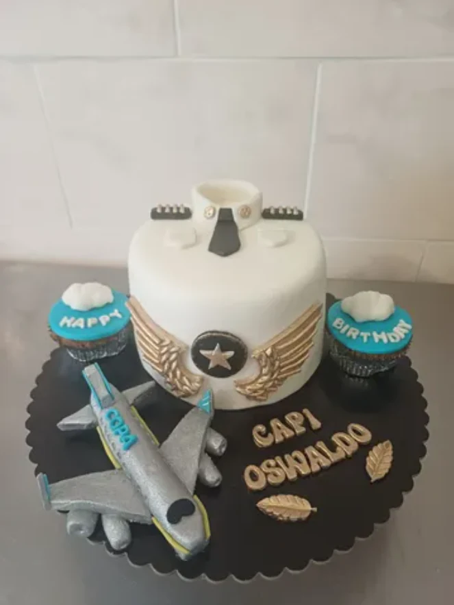 Torta temática con decoración detallada